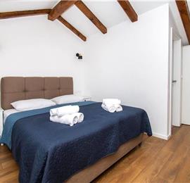 2 bedroom villa with pool near Skradin, sleeps 5